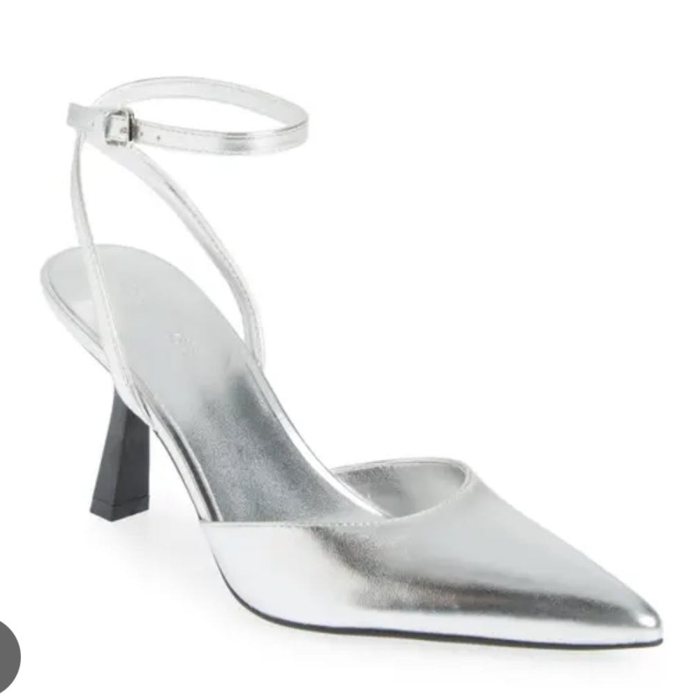 Open Edit Neesha Ankle Strap
Pump In Silver Metallic